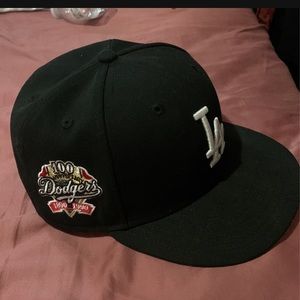 LA FITTED HAT